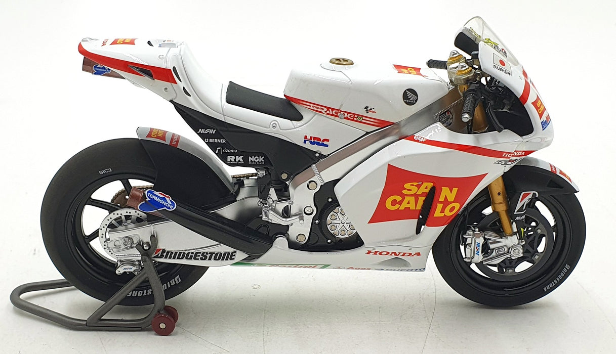 Minichamps 1/12 Scale 122 111158 - Honda RC212V MotoGP 2011 Simoncelli