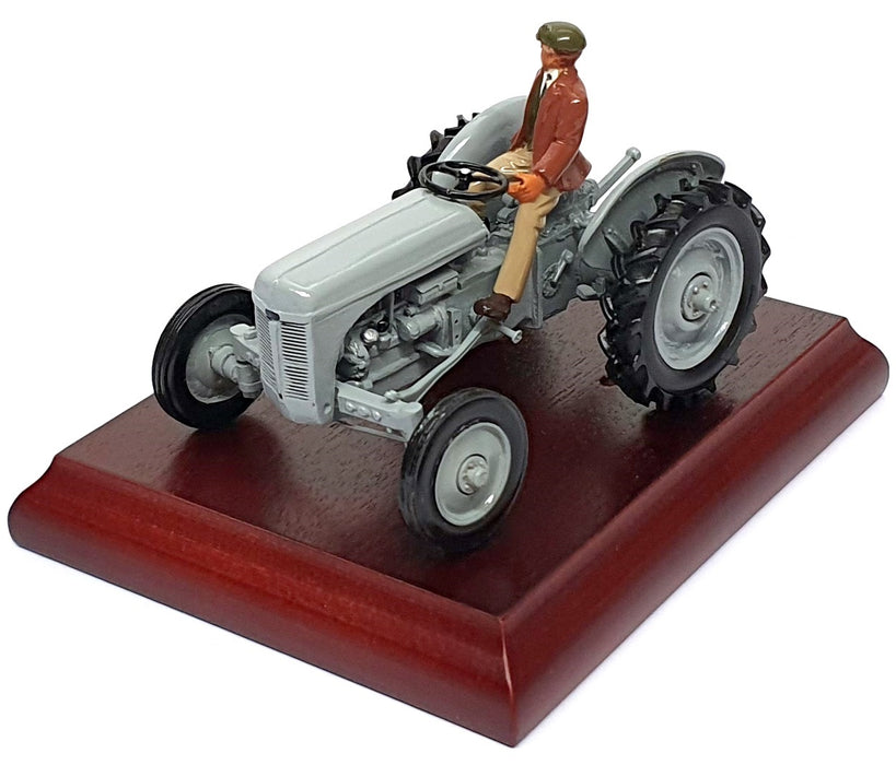 Britains 1/32 Scale 8711 - Ferguson TE 20 Tractor With Driver On Plinth - Grey