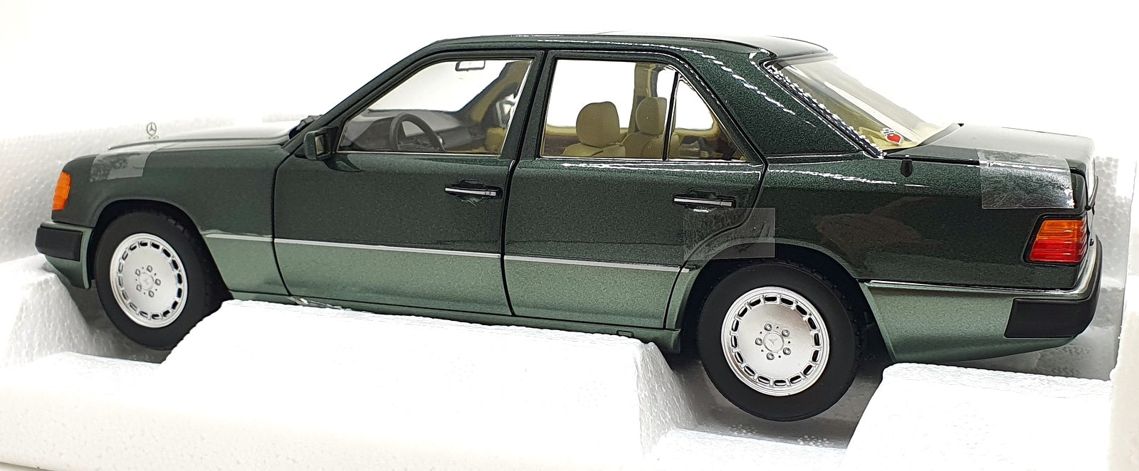 Norev 1/18 Scale 183952 - 1990 Mercedes Benz 230 E - Night Met. Green