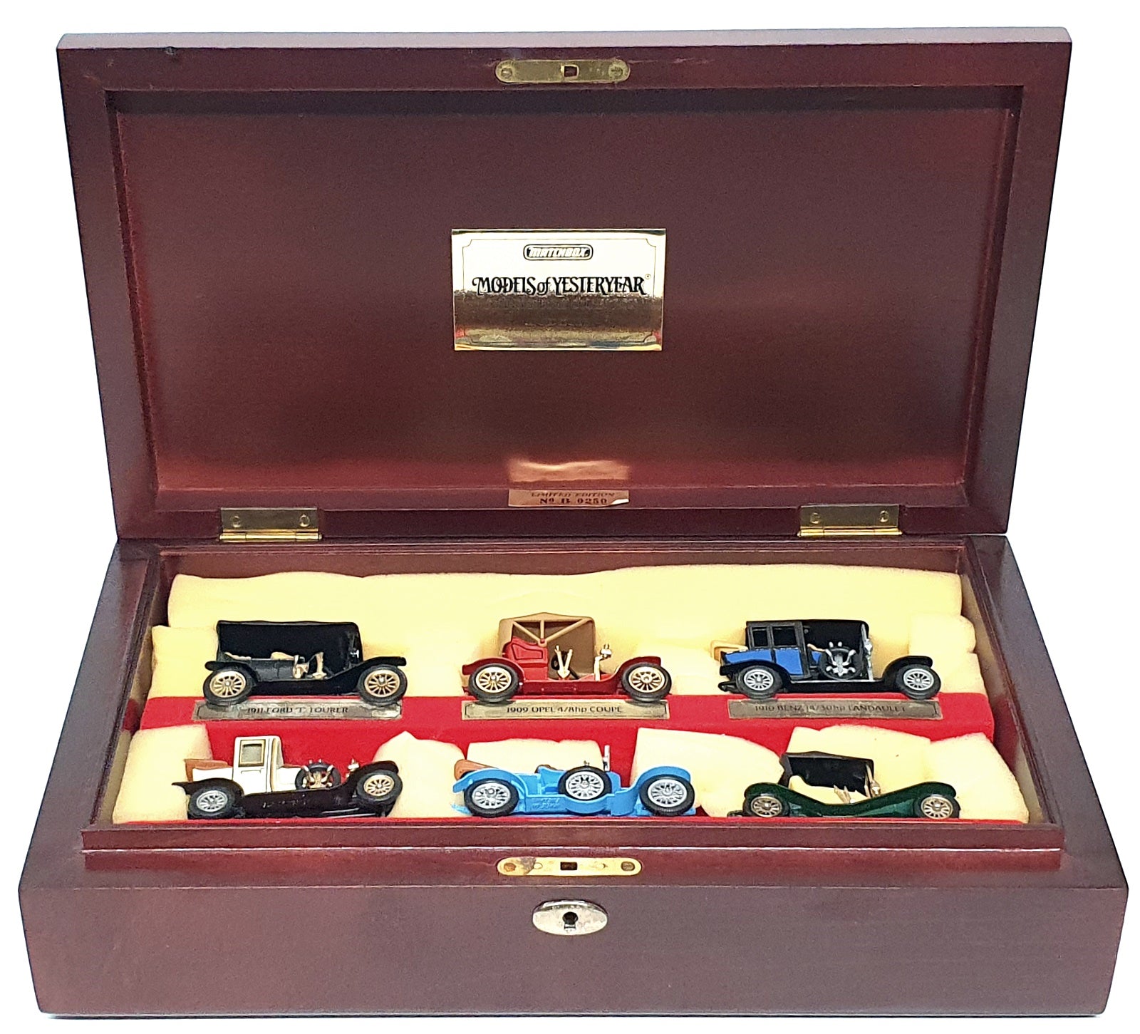 Matchbox Diecast YY60 - The Unique Connoisseurs Collection With Certificate