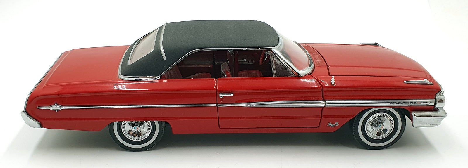 Sun Star 1/18 Scale Diecast 12226H - 1964 Ford Galaxie 500 - Red/Black