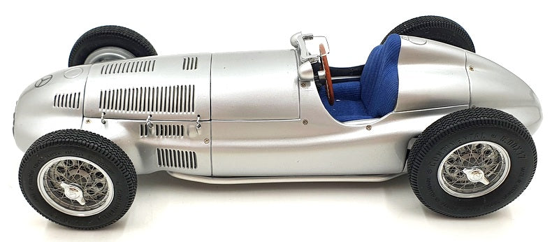 CMC 1/18 Scale Diecast M-018 - Mercedes-Benz W165 1939 Tripolis - Silver