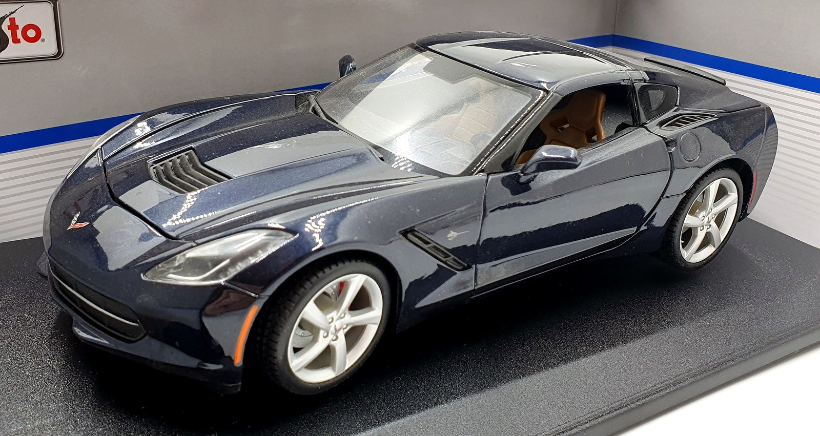 Maisto 1/18 Scale Diecast 31182 - 2014 Chevrolet Corvette Stingray Dark Met Blue