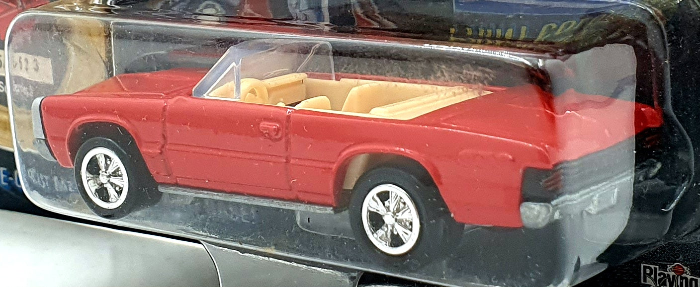 Johnny Lightning 1/64 Scale 200-130 Muscle Cars - 1965 Pontiac GTO - Red