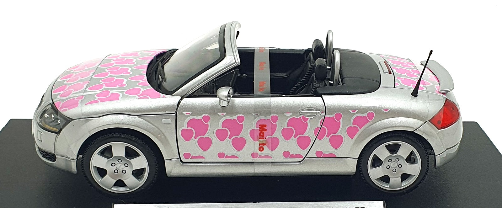Maisto 1/18 31878 - Special Edition Valentine Audi TT - Silver/Pink