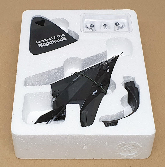 Atlas Editions 1/144 Scale 3 903 024 - Lockheed F-117A Nighthawk Aircraft