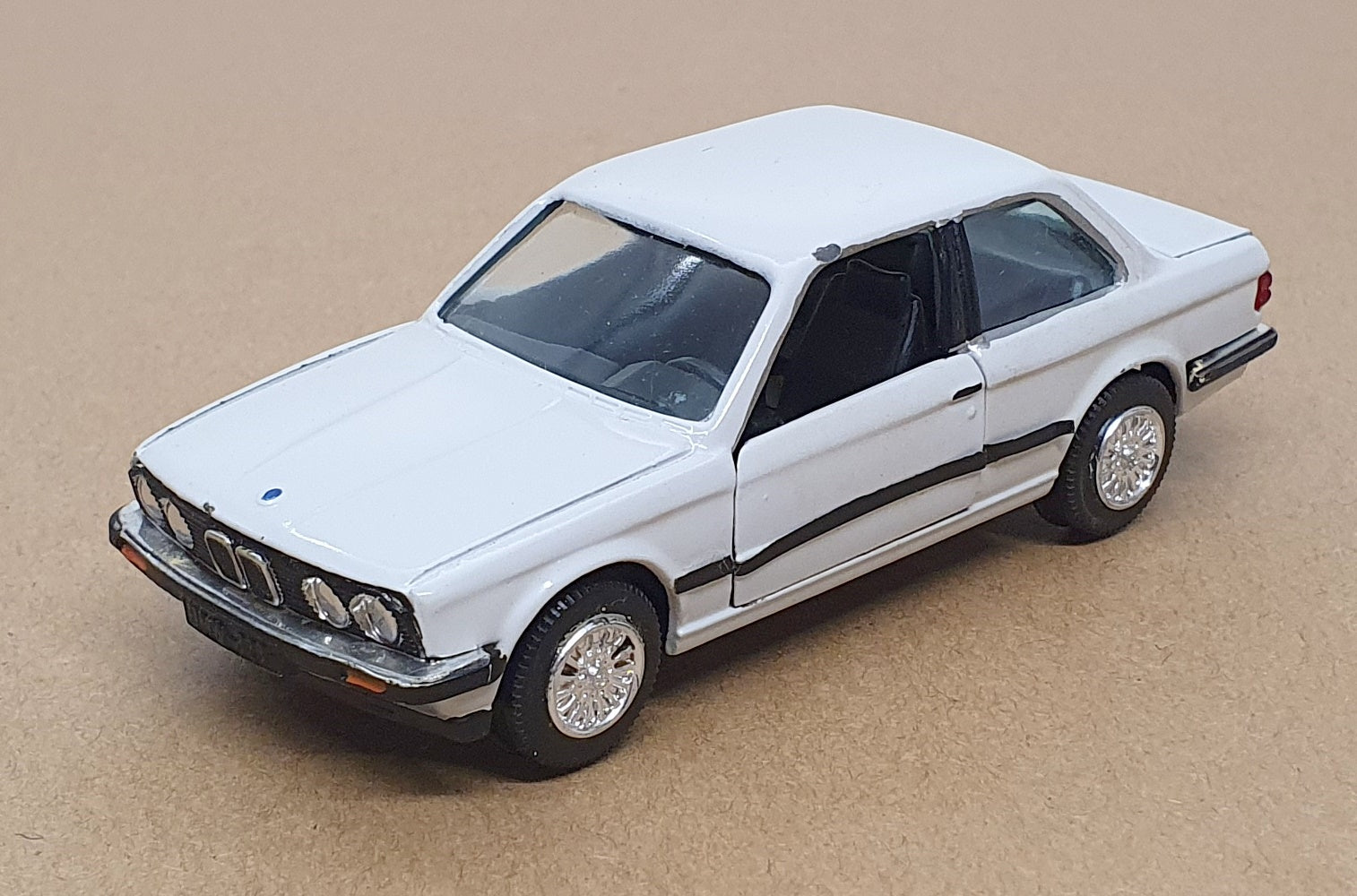 Gama 1/43 Scale Diecast 1166 - BMW 323i - Lt. Grey