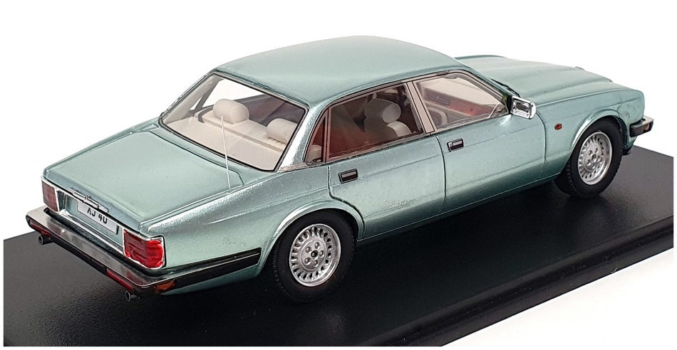 Neo 1/43 Scale Resin NEO49603 - Jaguar XJ40 Sovereign - Met Lt Green