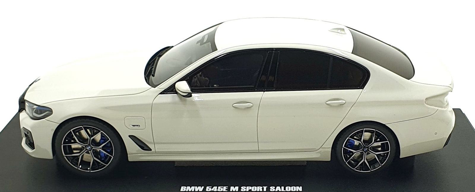 GT Spirit 1/18 Scale Resin GT496 - BMW 545E M Sport Saloon - White