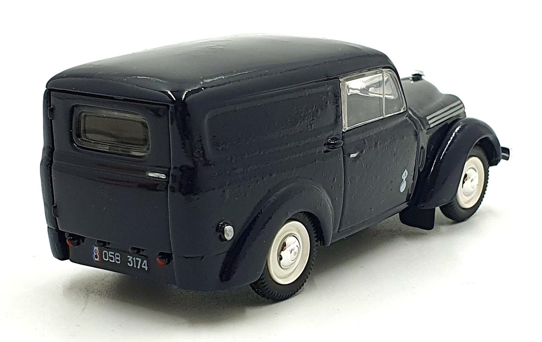 Norev Hachette 1/43 Scale EG5347 - 1955 Renault Juvaquatre Gendarmerie
