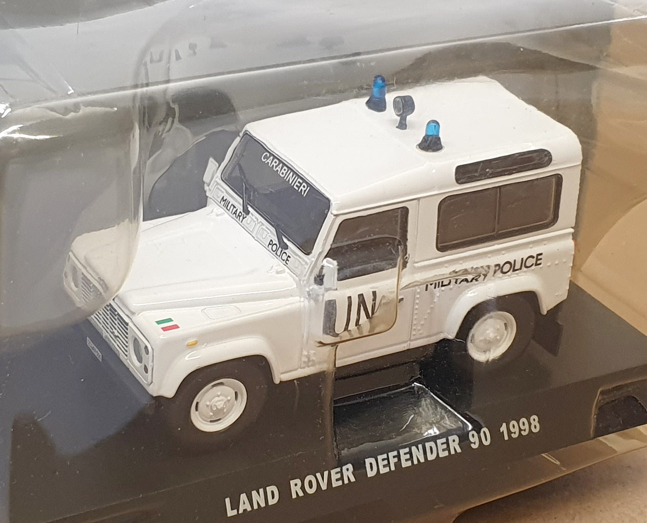 DeAgostini 1/43 Scale AY5550 - 1998 Land Rover Defender 90 UN - White