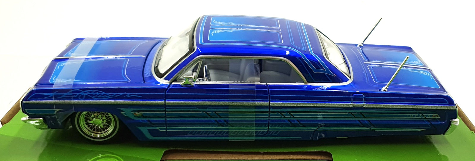 Maisto 1/26 Scale Diecast 32547 - 1964 Chevrolet Impala SS - Met. Blue