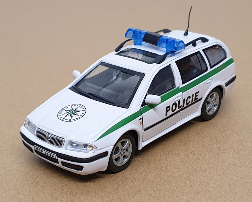 Hongwell 1/43 Scale 7226Z - Skoda Octavia Czech Policie Police Car