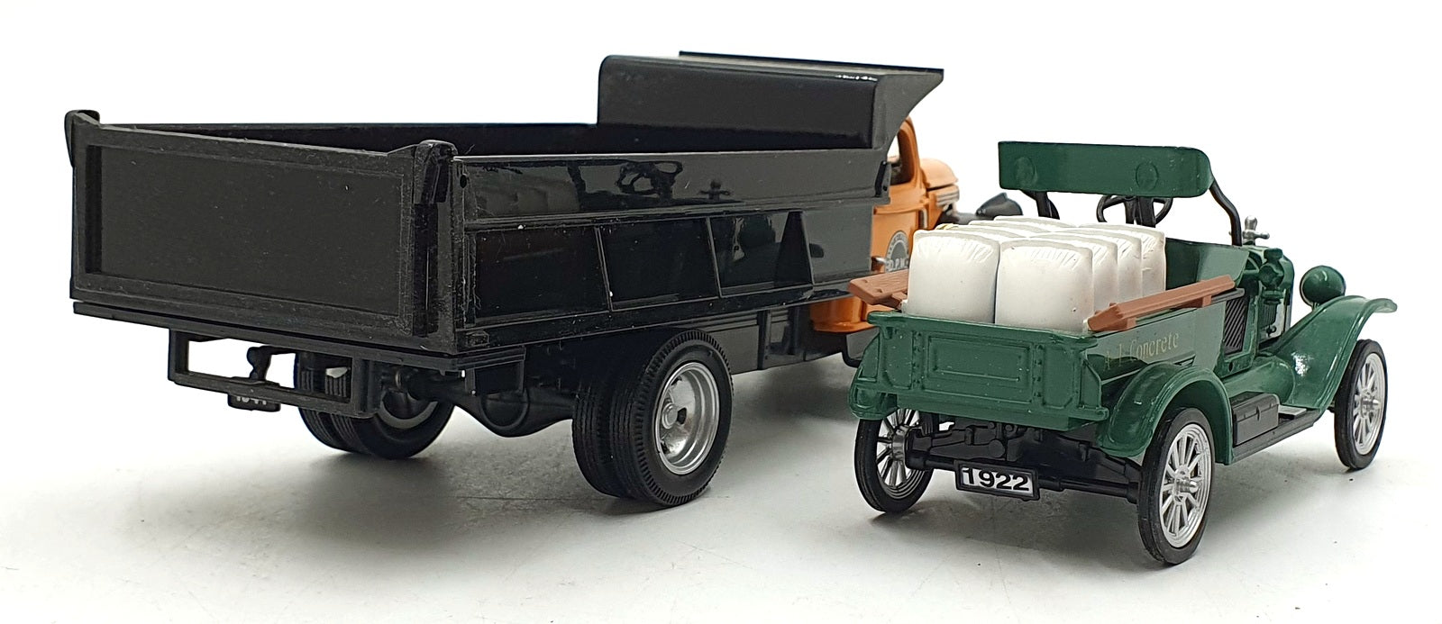 National Motor MM 1/32 Scale VTY8 - 1922 Ford Pickup 1941 Chevy Dump Truck