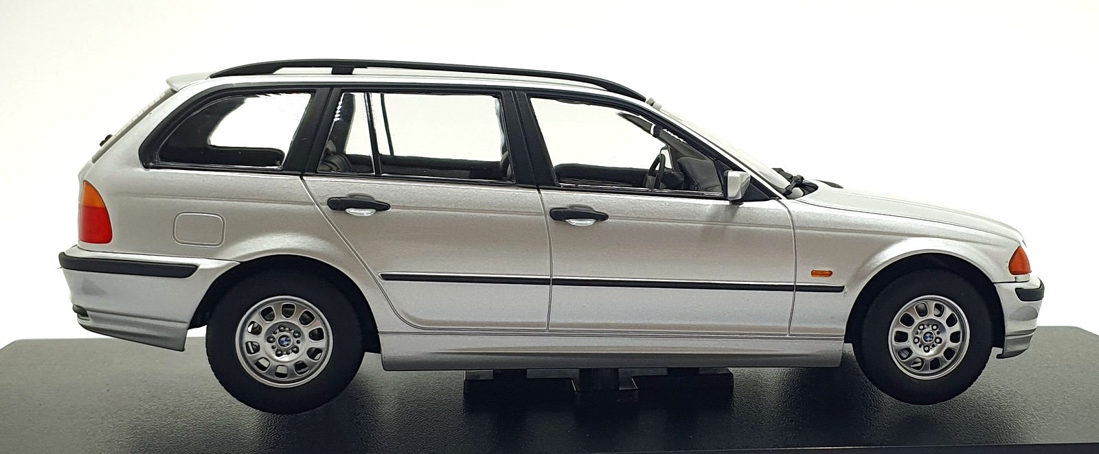 KK Scale 1/18 Scale Diecast KKDC181461 - 1999 BMW 3-Series E46 Touring - Silver