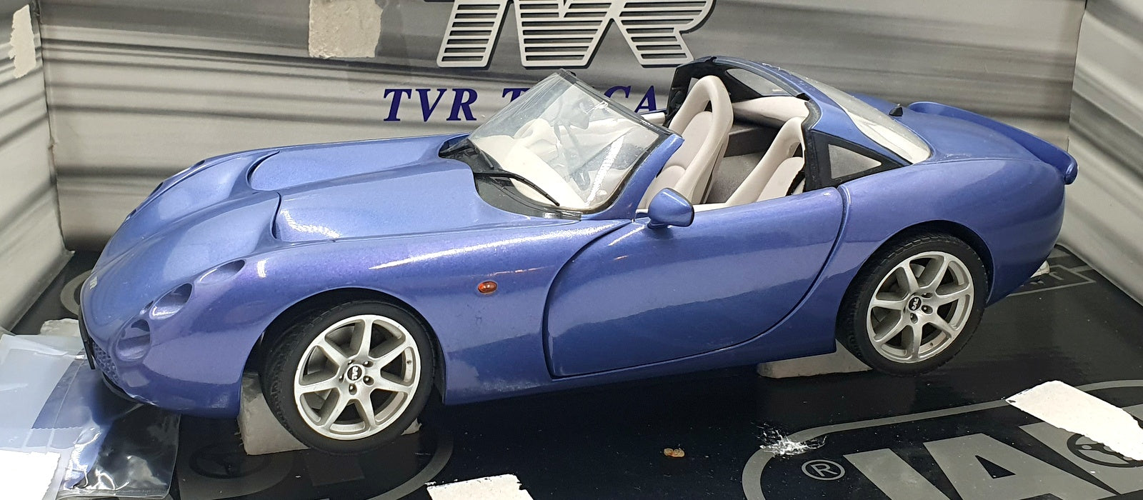 Jadi 1/18 Scale Diecast JM-98053 - TVR Tuscan S - Chameleon Blue