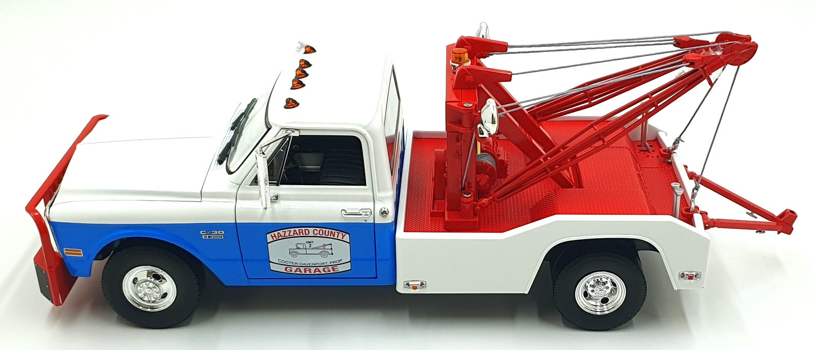 Greenlight 1/18 Scale 13622 - 1969 Chevrolet C-30 Dually Wrecker - County Garage