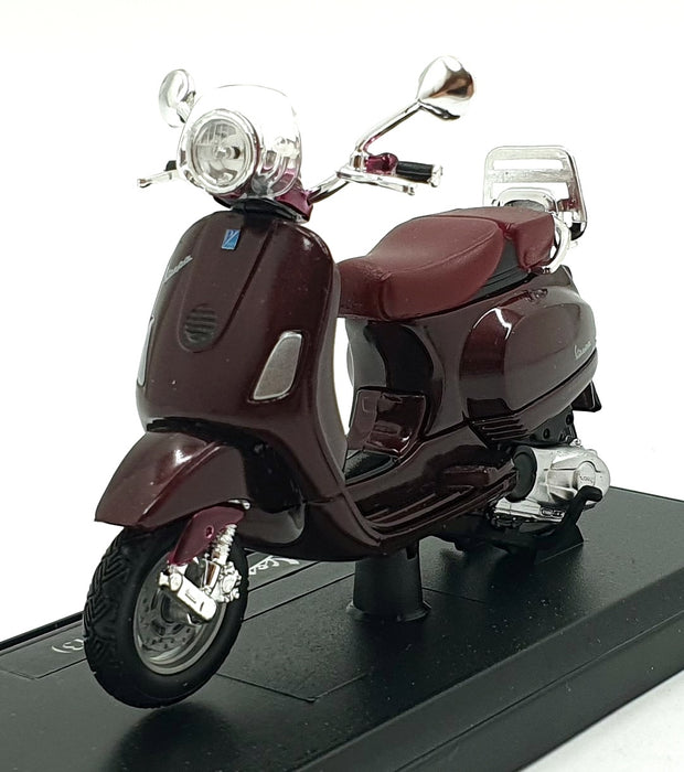 Maisto 1/18 Scale 39540 - 2013 Vespa LXV - Cherry Red