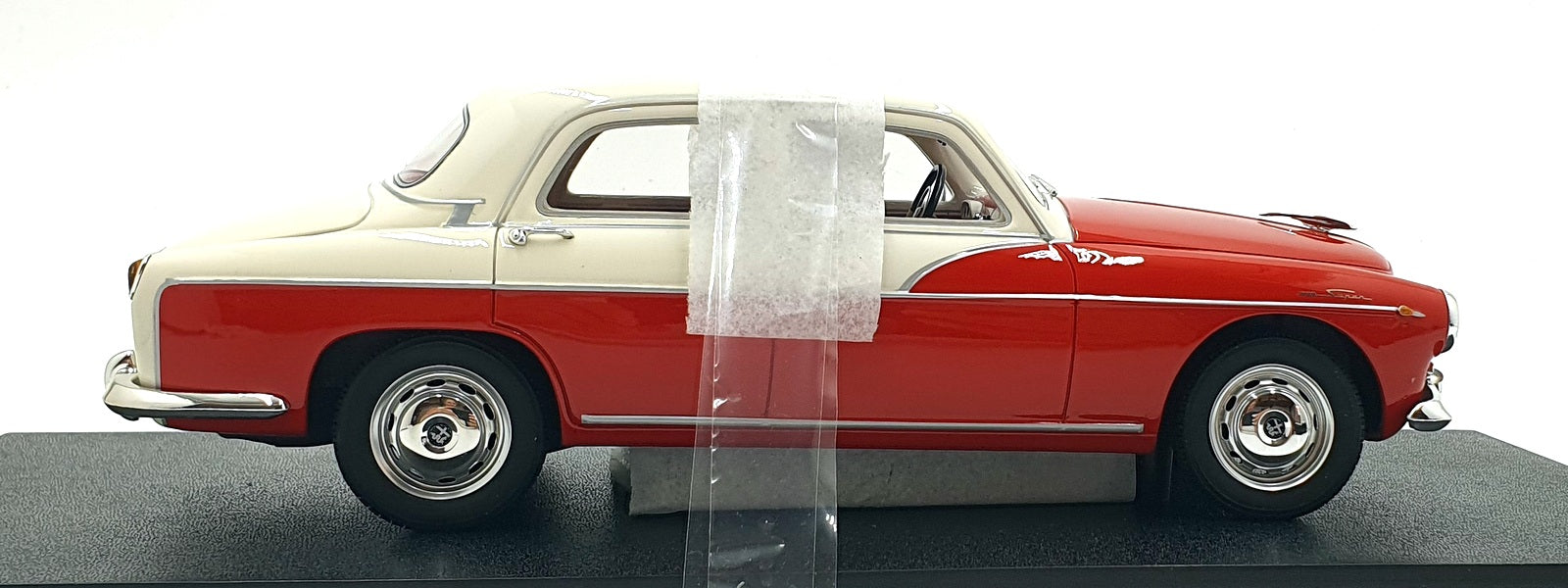 Cult 1/18 Scale Resin CML162-2 - 1958 Alfa Romeo 1900 Super Berlina - White/Red