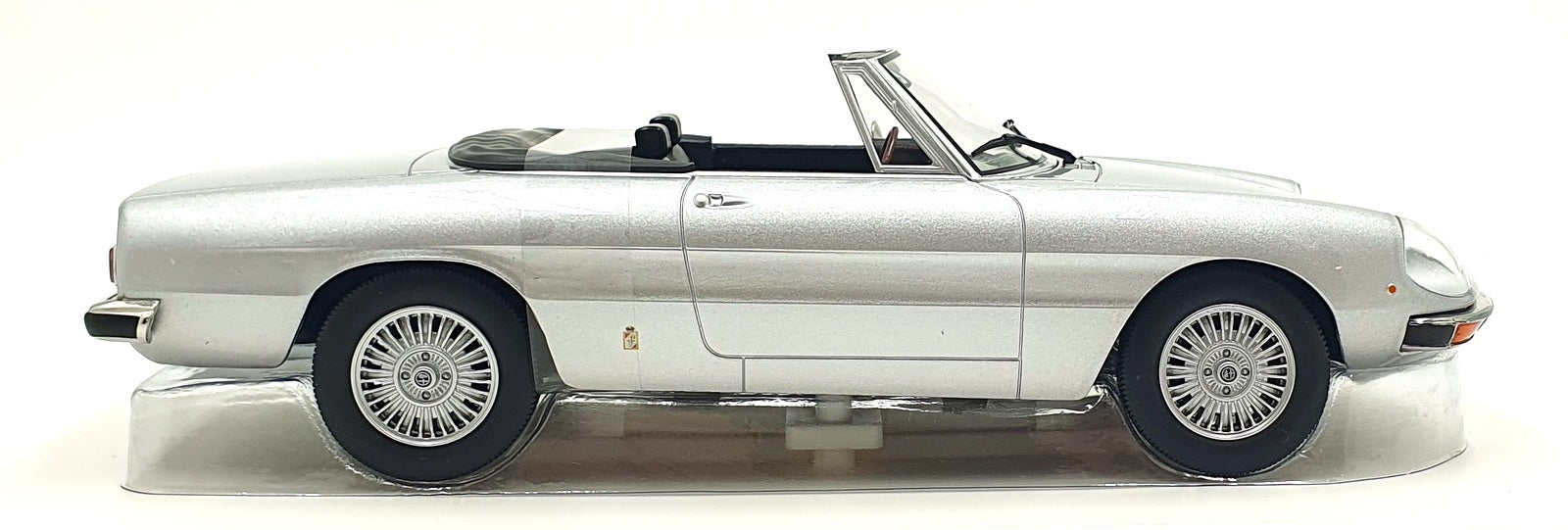 Norev 1/18 Scale Diecast 187884 - 1978 Alfa Romeo 2000 Spider - Silver