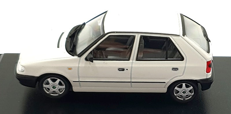 Abrex 1/43 Scale Diecast 143ABS 709E - 1994 Skoda Felicia - White