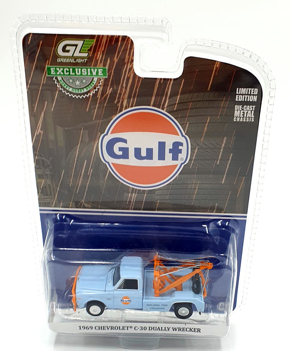 Greenlight 1/64 Scale 30275 - 1969 Chevrolet C-30 Dually Wrecker - Gulf