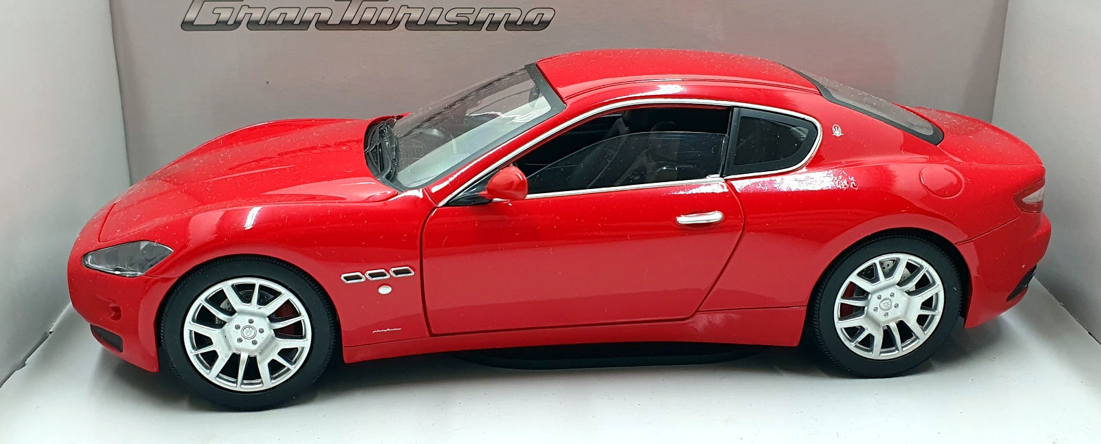 Mondo Motors 1/24 Scale Diecast 510542 - Maserati Gran Turismo - Red