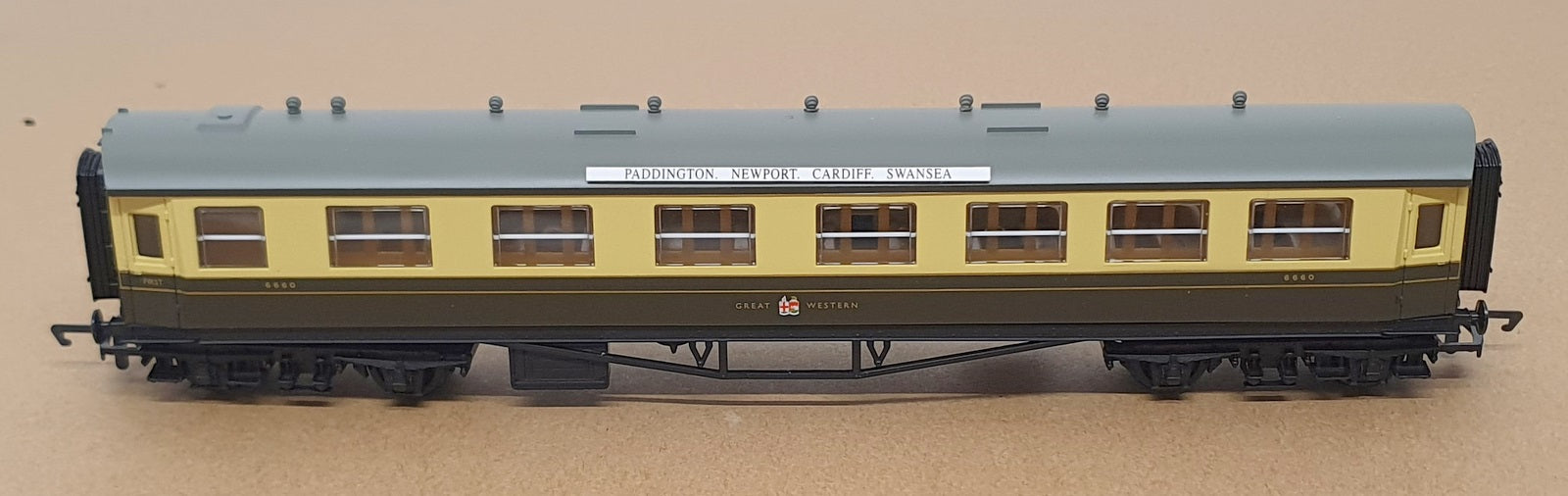 Hornby OO Gauge (1/76) R 4026B - GWR Centenary Composite Coach 6660