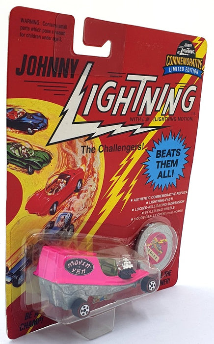 Johnny Lightning 1/64 Scale 100-170 - The Challengers Movin' Van - Pink