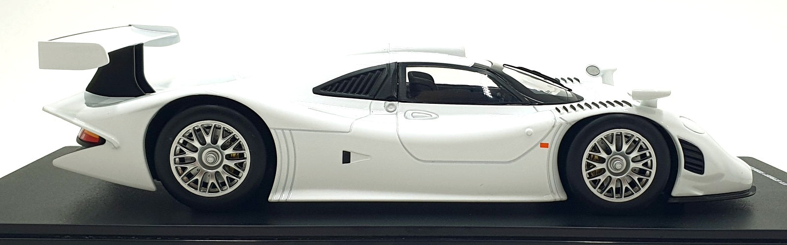 Werk83 1/18 Scale Diecast W18029005 - Porsche 911 GTI Street Version 1998