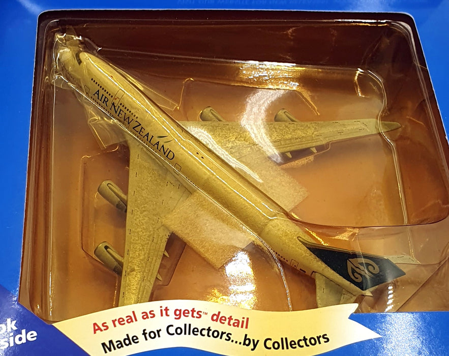 Gemini Jets 1/400 Scale GJANZ067 - Air New Zealand Boeing 747-400 Aircraft