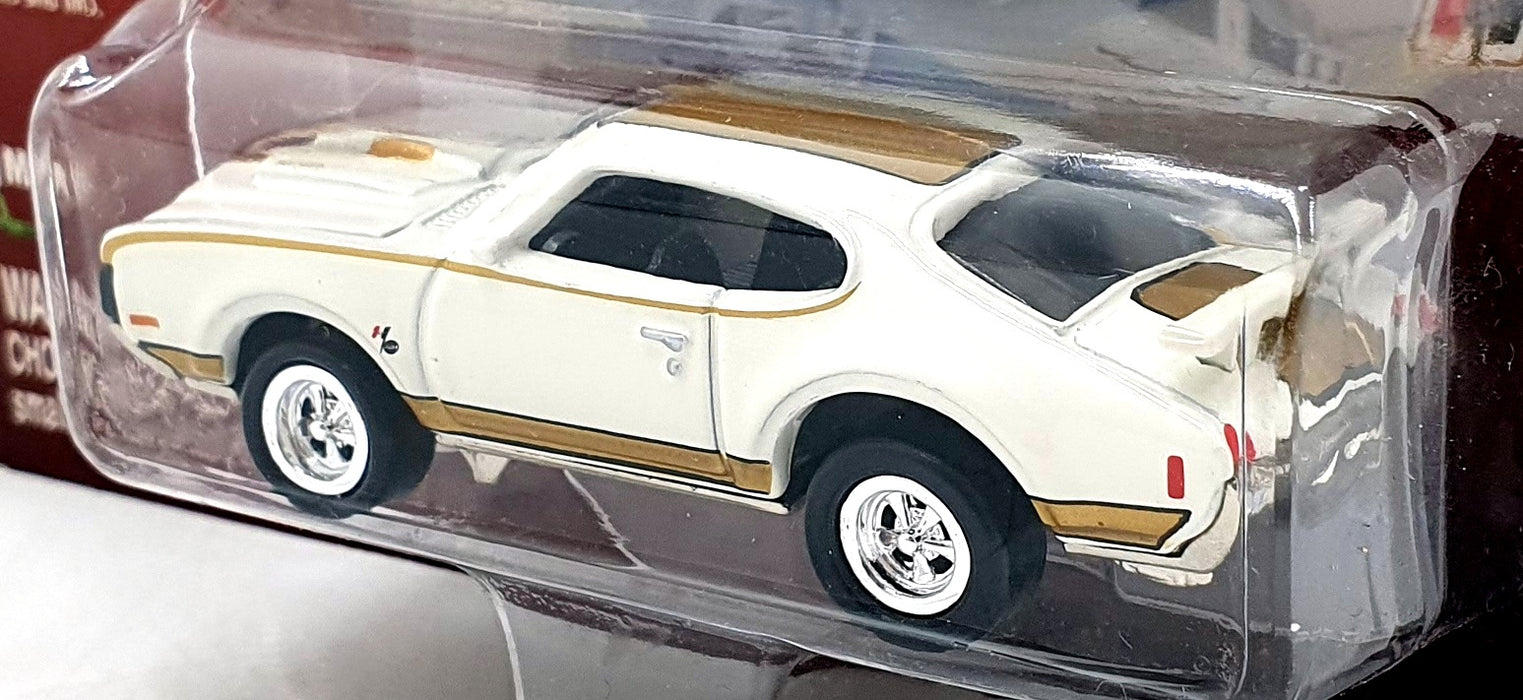 Johnny Lightning 1/64 Scale 291-01 - 1969 Oldsmbile 442 - White/Gold