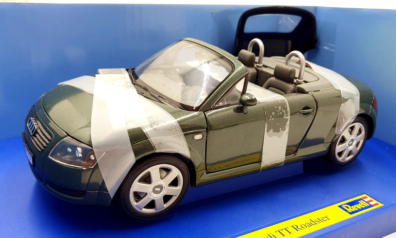 Revell 1/18 Scale Diecast 08979 - Audi TT Roadster - Green