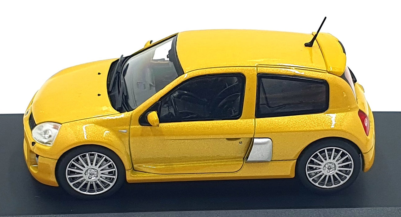 Solido 1/43 Scale S4318102 - 2003 Renault Clio V6 PH2 - Sirius