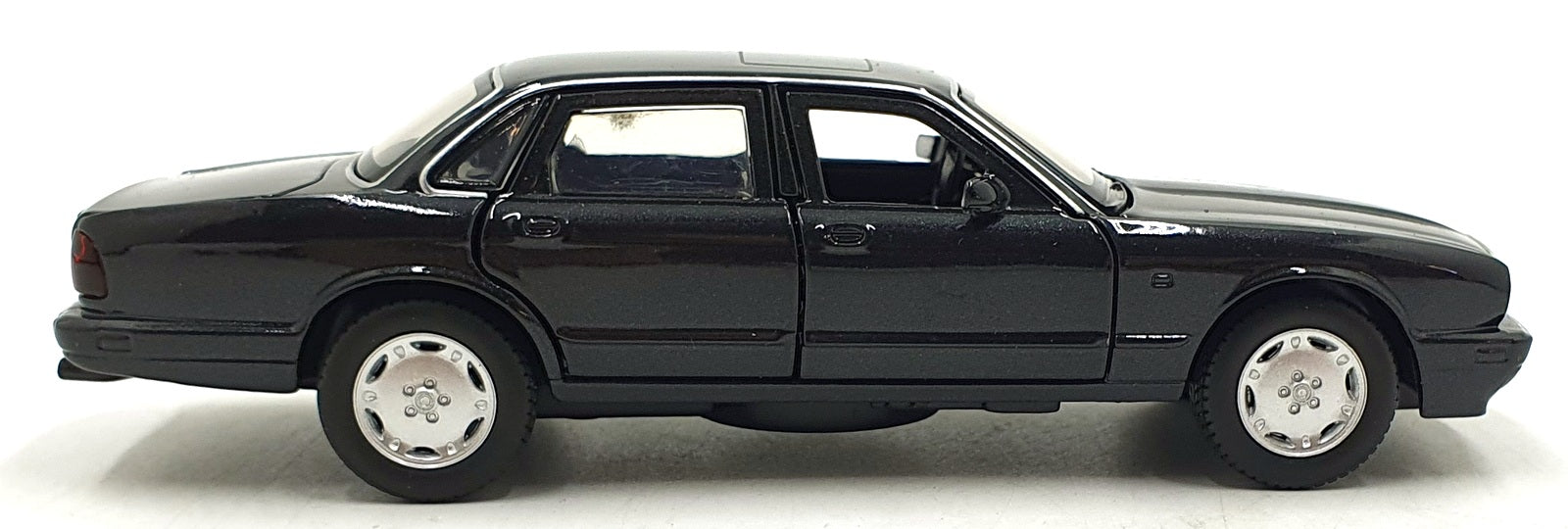 Tayumo 1/32 Pull Back & Go 32110016 - Jaguar XJ6 LHD - Midnight Black