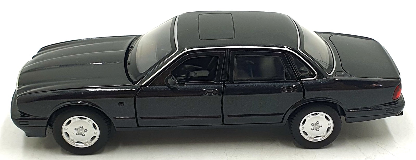 Tayumo 1/32 Pull Back & Go 32110016 - Jaguar XJ6 LHD - Midnight Black