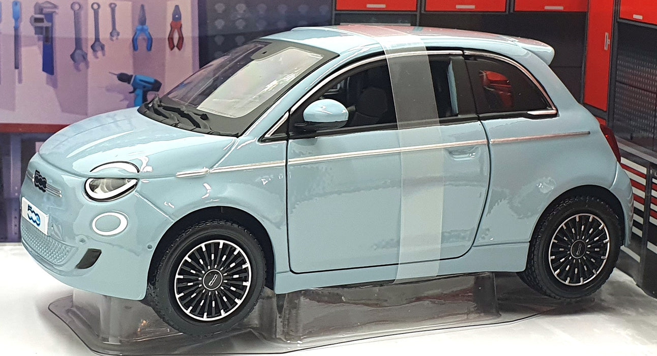 Burago 1/24 Scale Diecast 18-23012 - Eurotrek 2023 Fiat 500e - Pastel Blue