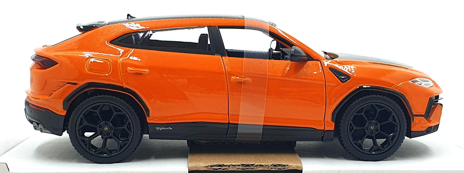 Maisto 1/24 Scale 32928 - Lamborghini Urus Performante - Met. Orange