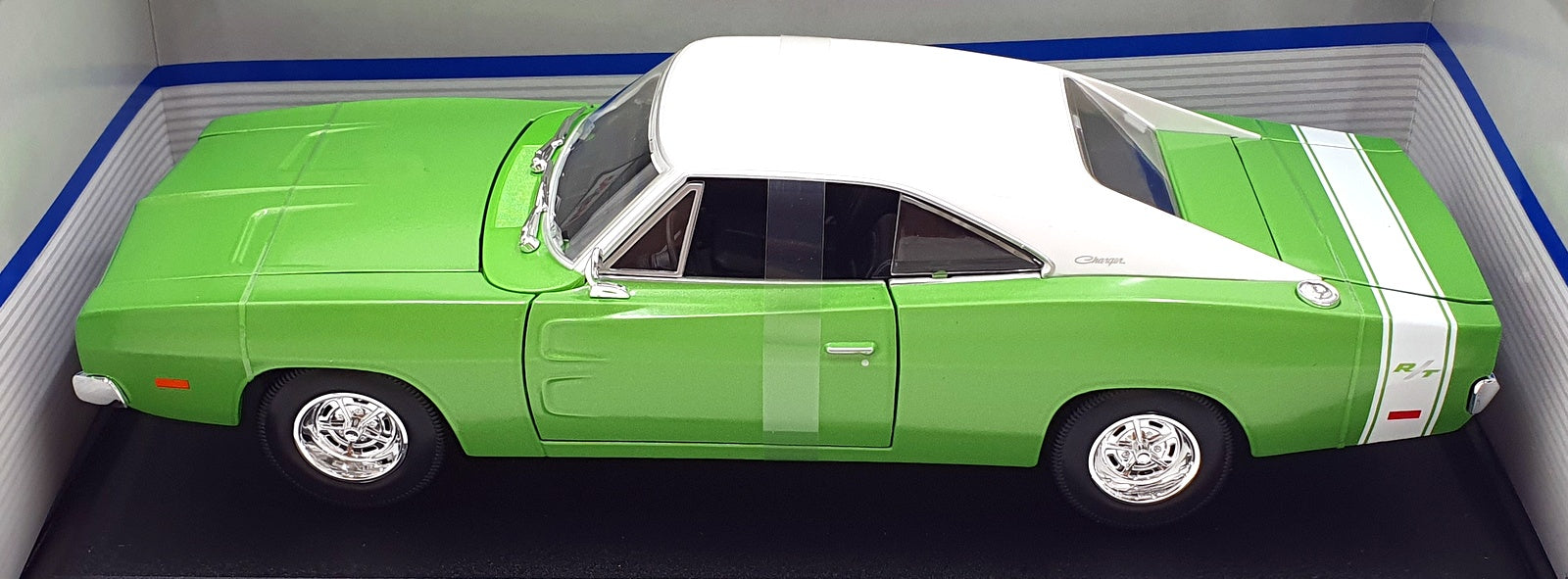 Maisto 1/18 Scale Diecast 31387 GN - 1960 Dodge Charger R/T - Green/White