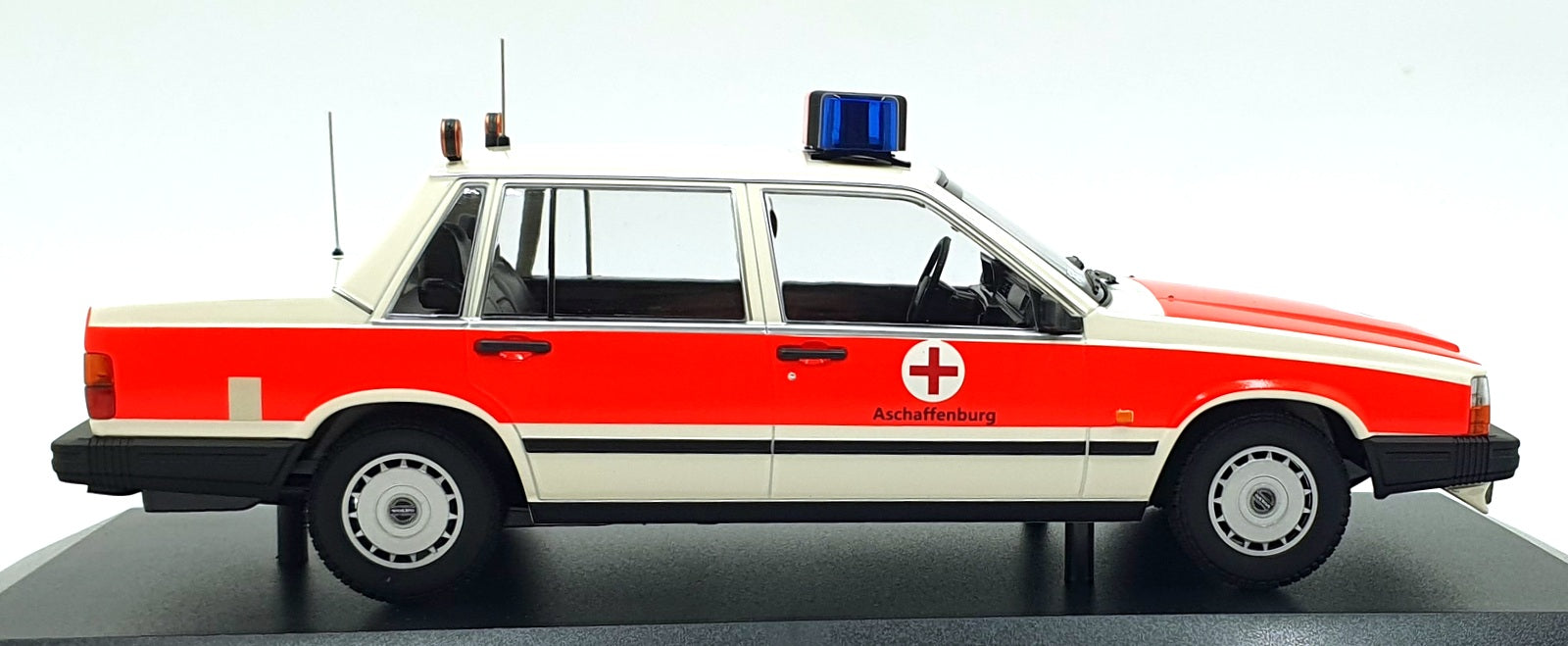 Minichamps 1/18 Scale Diecast 155 171790 - 1986 Volvo 740 GL - German Red Cross