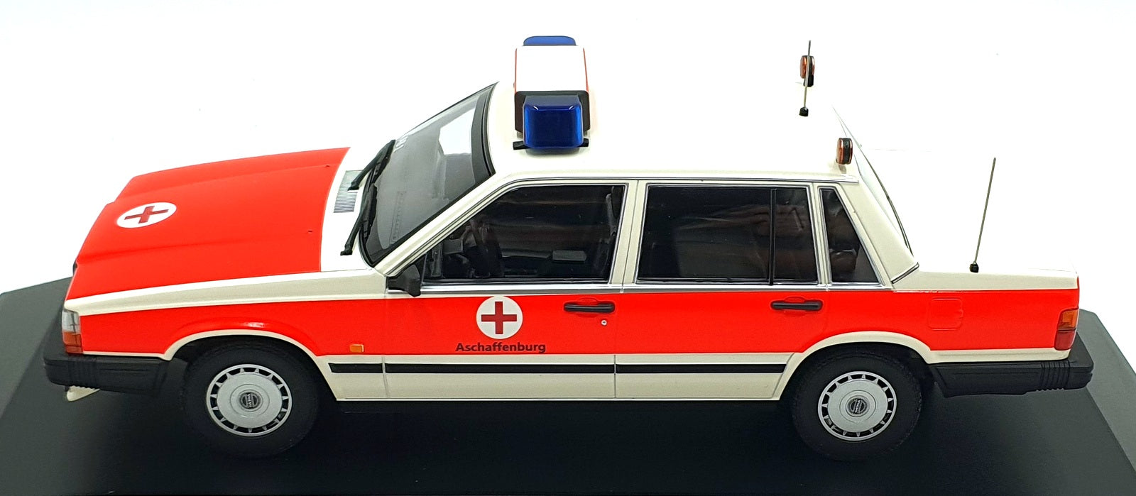 Minichamps 1/18 Scale Diecast 155 171790 - 1986 Volvo 740 GL - German Red Cross