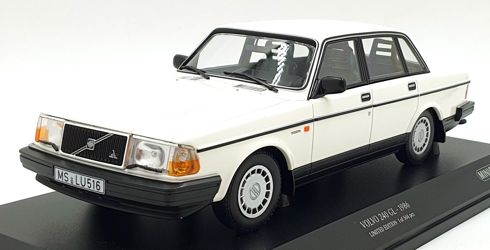 Minichamps 1/18 Scale Diecast 155 171402 - 1986 Volvo 240 GL - White