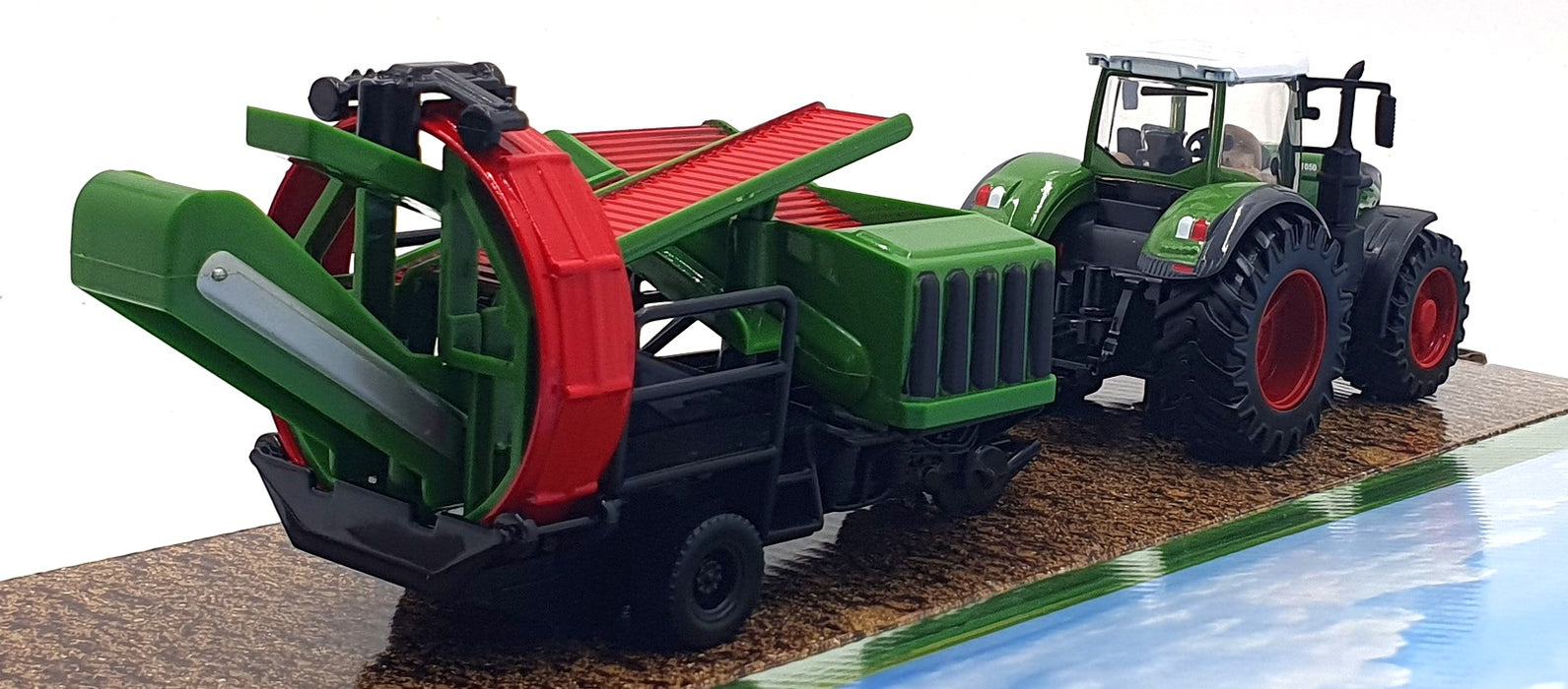Burago 1/32 Scale Diecast 18-31666 - Fendt 1050 Tractor Set w/Potato Harvester