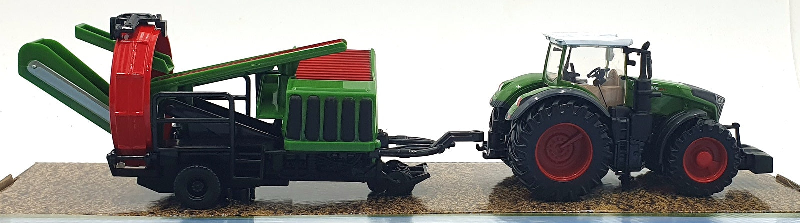 Burago 1/32 Scale Diecast 18-31666 - Fendt 1050 Tractor Set w/Potato Harvester