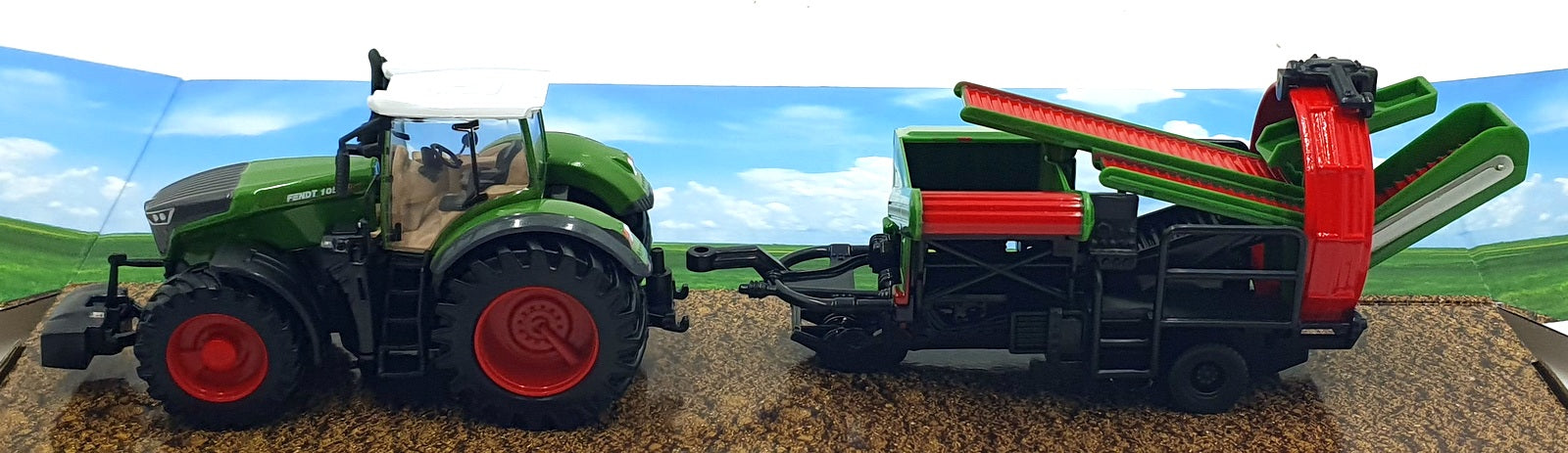 Burago 1/32 Scale Diecast 18-31666 - Fendt 1050 Tractor Set w/Potato Harvester