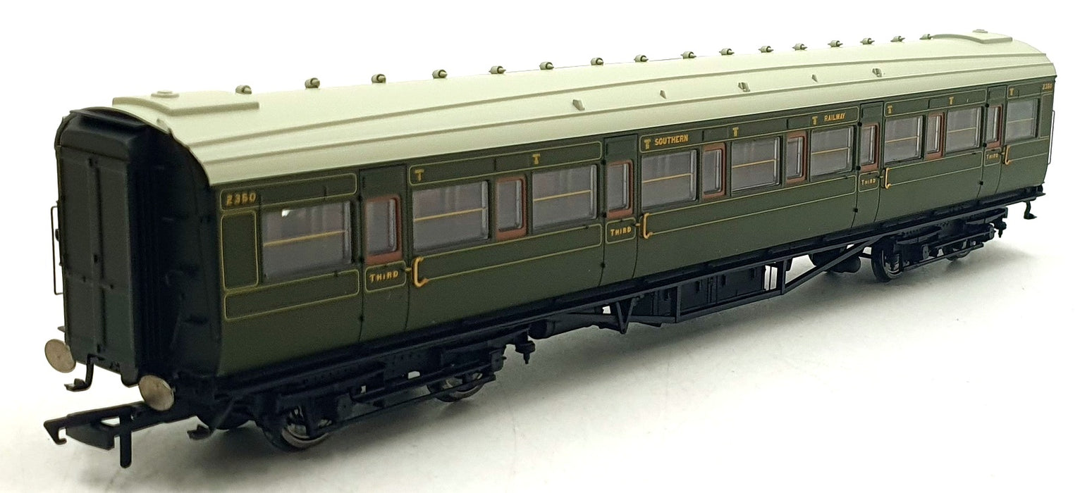 Hornby OO Gauge (1/76) R 4297B - SR Maunsell Corridor 3rd Class Coach '2350'