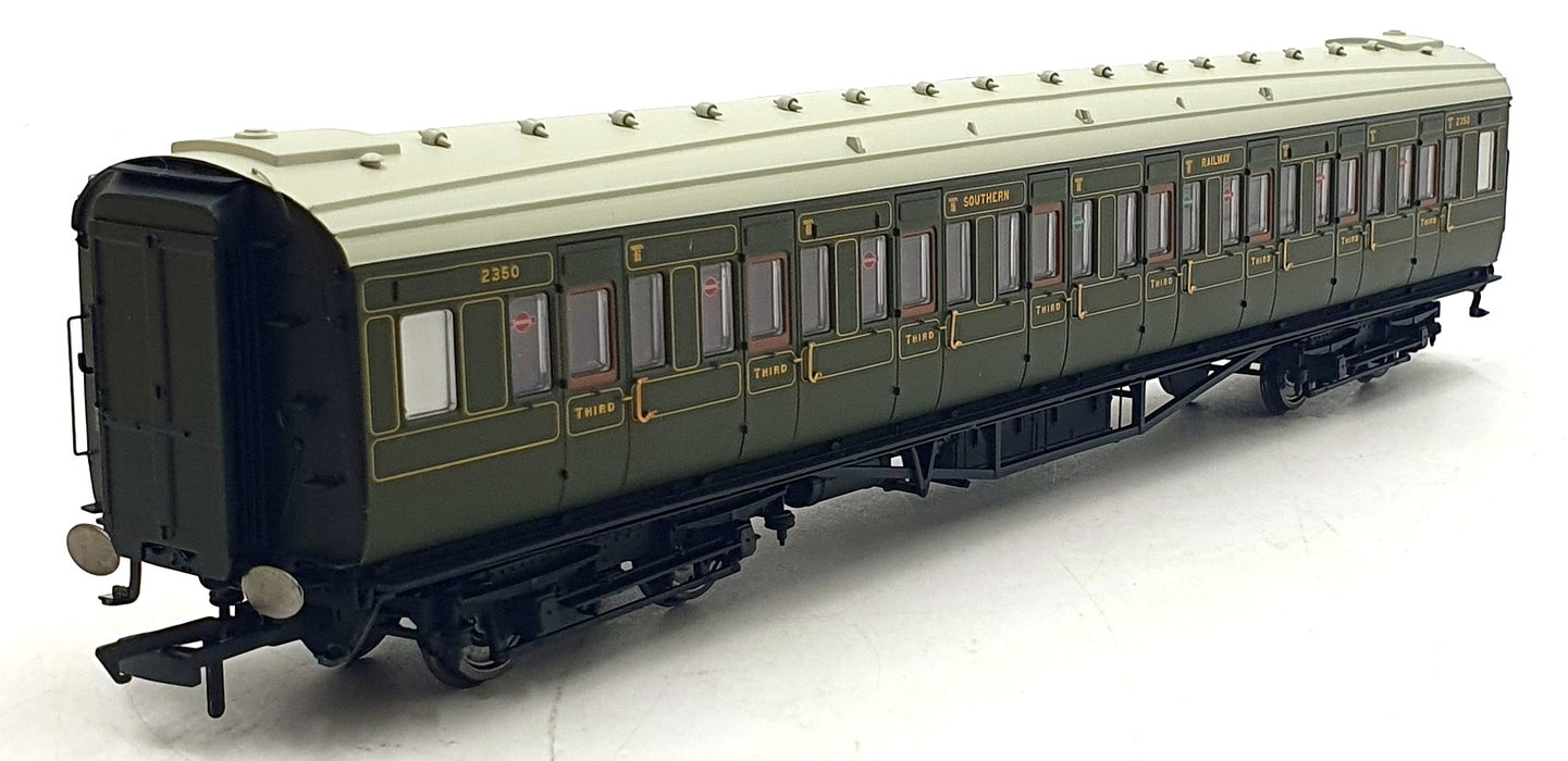 Hornby OO Gauge (1/76) R 4297B - SR Maunsell Corridor 3rd Class Coach '2350'