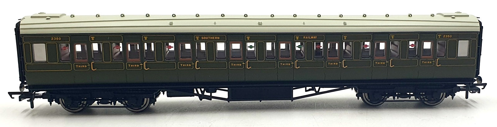 Hornby OO Gauge (1/76) R 4297B - SR Maunsell Corridor 3rd Class Coach '2350'