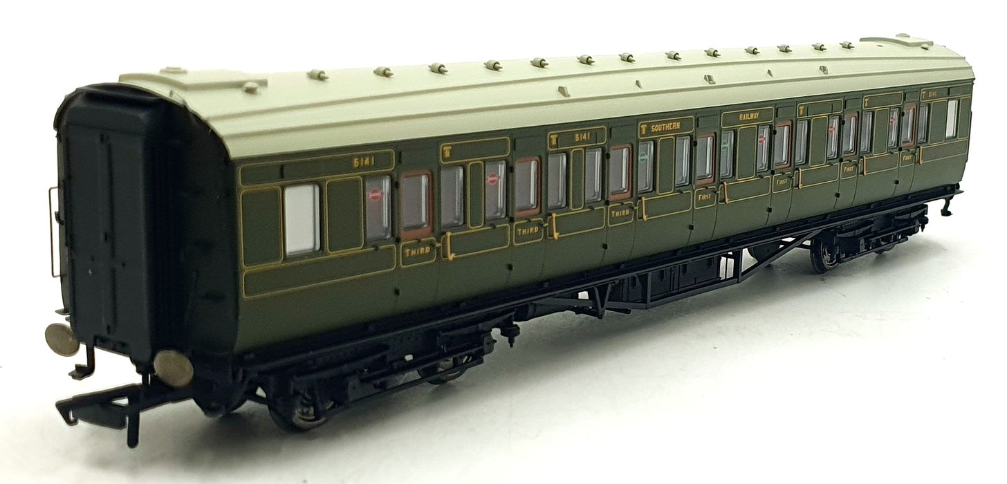 Hornby OO Gauge (1/76) R 4299B - SR Maunsell Composite Coach '5141' - D Green