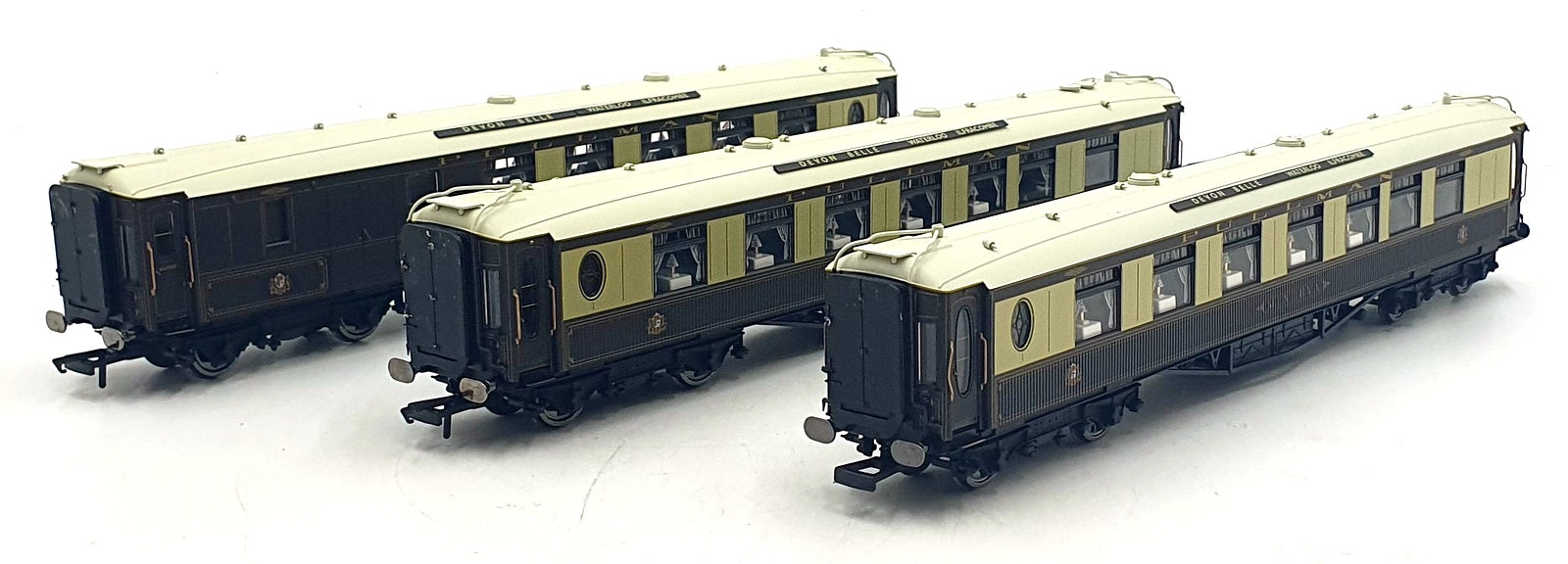 Hornby OO Gauge (1/76) R 4251 - Devon Belle Pullman Coaches x3